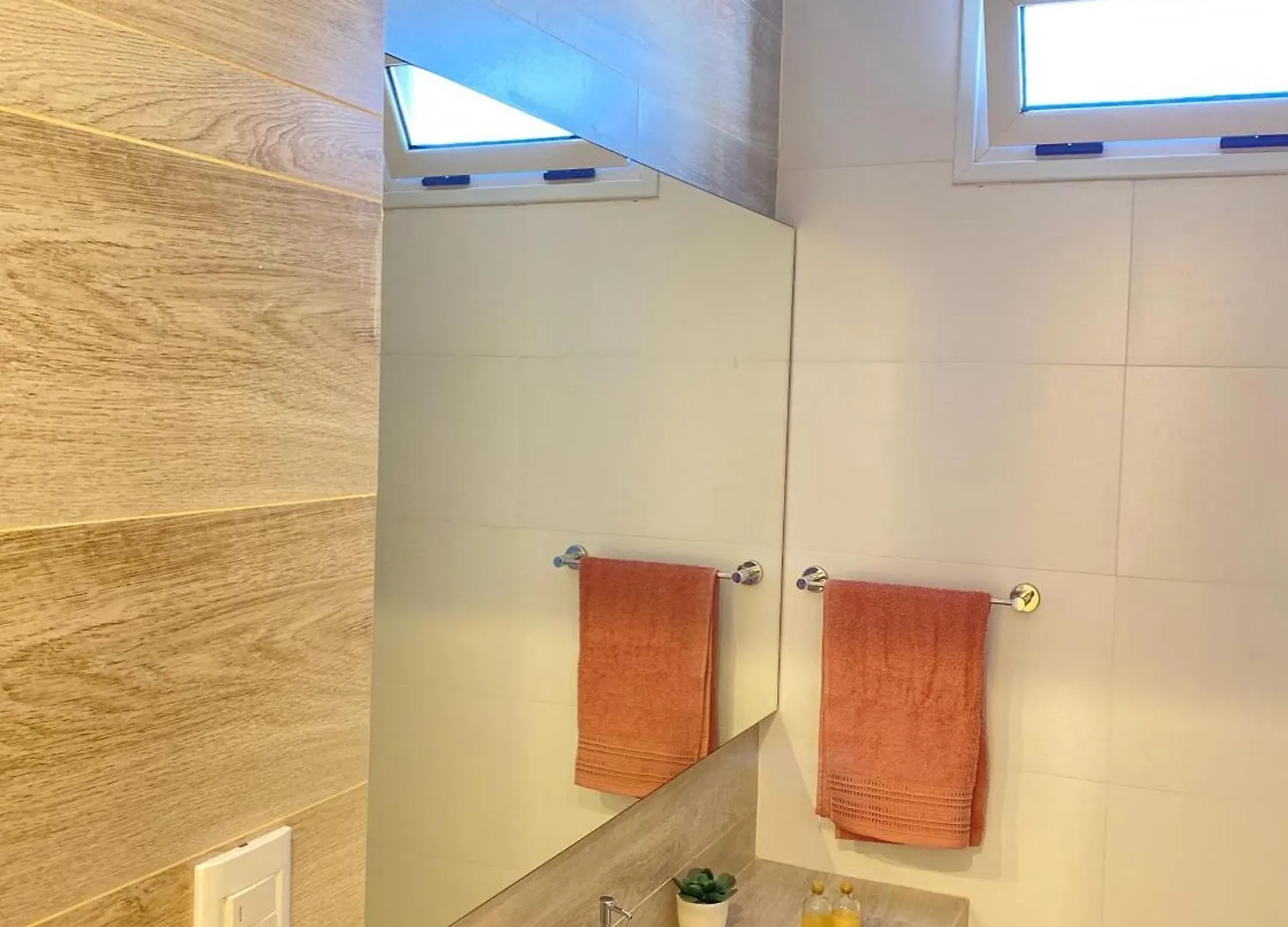 Appartement Amplio, Moderno, Centro, Cochera - 2 Parejas O Mas -6 Px Mendoza Argentine