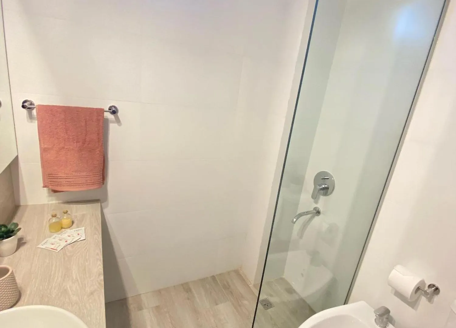 Appartement Amplio, Moderno, Centro, Cochera - 2 Parejas O Mas -6 Px Mendoza